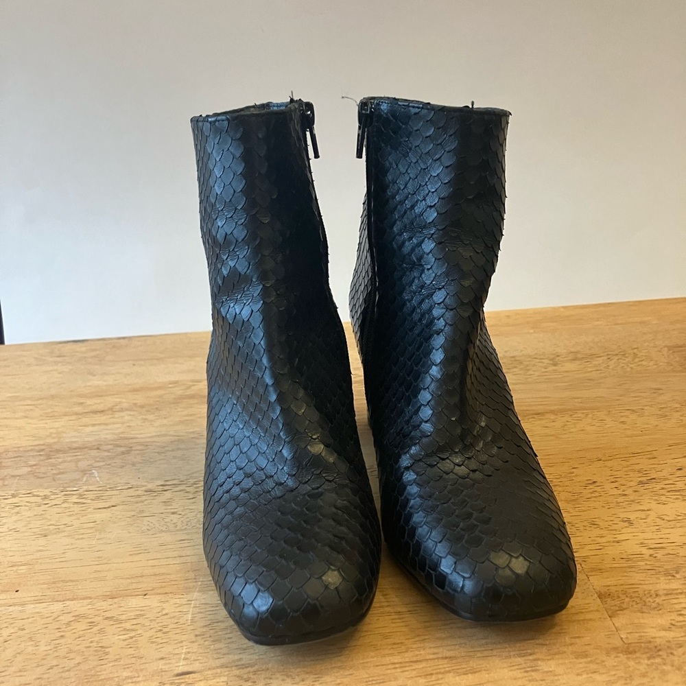 Lines Azzurra Booties